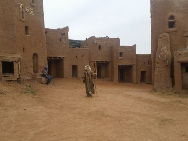 Три дня на ТрехречьеВ тех краях я не был 16 лет. Когда-то я на лодке с эхолотом изучил там все уголки. Для тех кто не в курсе, Трехречьем называют район Ахтубы ниже поселка Харабали, где речка делится на три протоки: Ахтуба, Мангут и Харабалык. Каждая протока по-своему уникальна. Повороты, ямы, плесы, коряжники. 