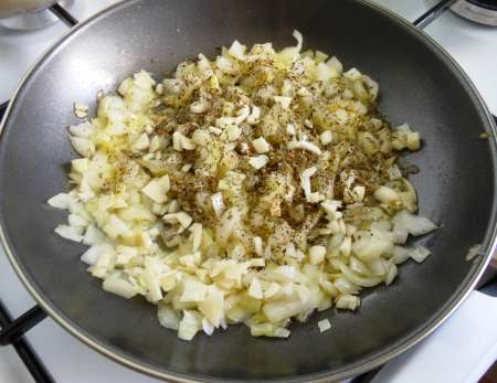 Тёплый салат с кальмарами