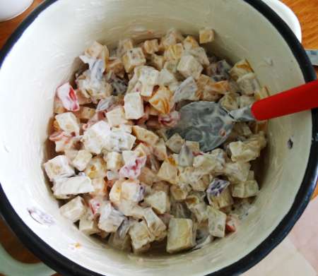 Линь, фаршированный овощами и запечённый в духовке