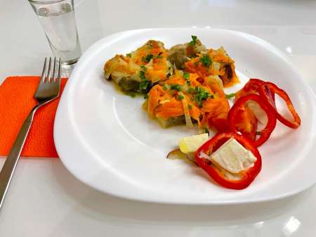 Припущенная осетрина