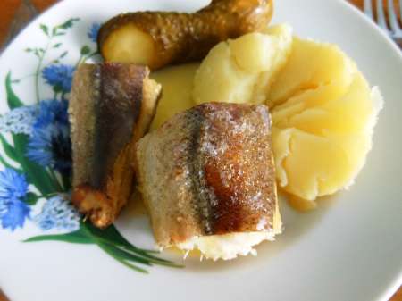 Хек в соусе с чесноком и розмарином Хек в соусе с чесноком и розмарином