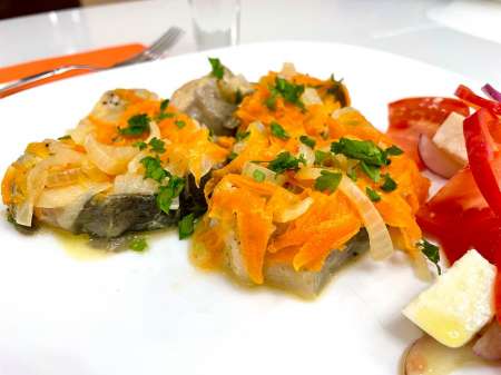 Припущенная осетрина