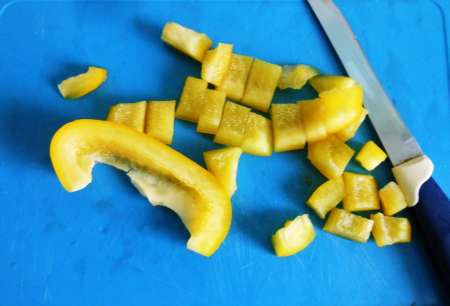 Линь, фаршированный овощами и запечённый в духовке