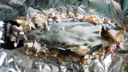 Линь, фаршированный овощами и запечённый в духовке