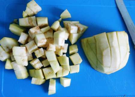 Линь, фаршированный овощами и запечённый в духовке