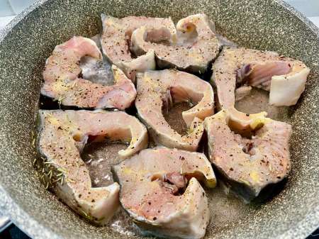 Припущенная осетрина