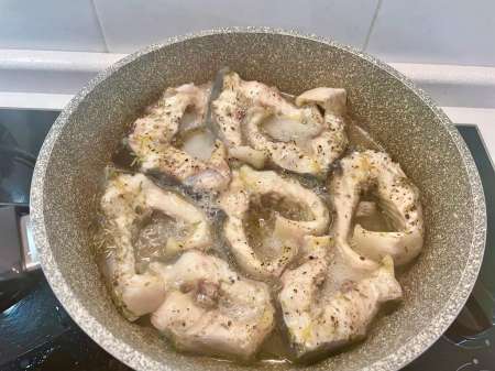 Припущенная осетрина