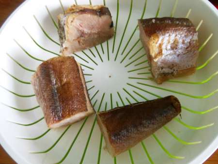 Хек в соусе с чесноком и розмарином Хек в соусе с чесноком и розмарином