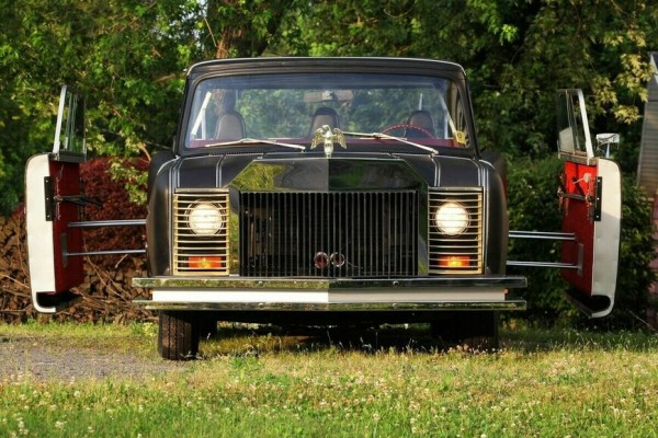 Антиквариат Safarikar. Самый странный охотничий автомобиль в миреАмериканский инвестор Брюс Болдуин в 1972 году решил создать удобный в его понимании автомобиль для охотника с новыми возможностями
Антиквариат Safarikar. Самый странный охотничий автомобиль в миреАмериканский инвестор Брюс Болдуин в 1972 году решил создать удобный в его понимании автомобиль для охотника с новыми возможностями