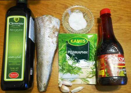 Хек в соусе с чесноком и розмарином Хек в соусе с чесноком и розмарином