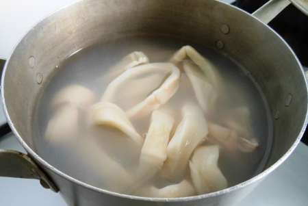 Тёплый салат с кальмарами