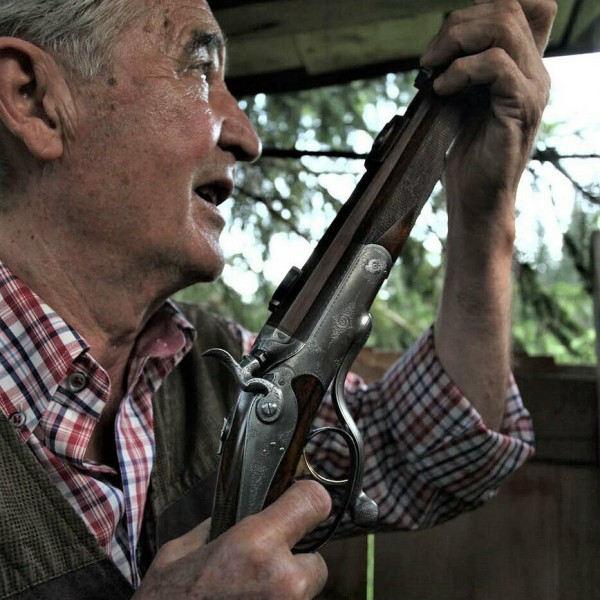 Иоганн Фанзой. От Габсбургов сквозь Гитлерюгенд к оружейной династииЭпическая история оружейника, которая охватывает несколько поколений, Вторую Мировую войну и многое другое Иоганн Фанзой. От Габсбургов сквозь Гитлерюгенд к оружейной династииЭпическая история оружейника, которая охватывает несколько поколений, Вторую Мировую войну и многое другое